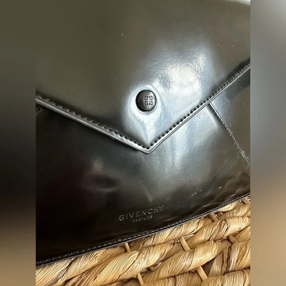 Givenchy pouch - Picture 3 of 3